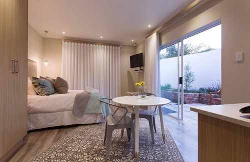 Waterkloof Glen Casa | The Aviary