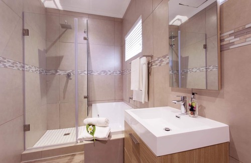 Waterkloof Glen Casa | The Aviary
