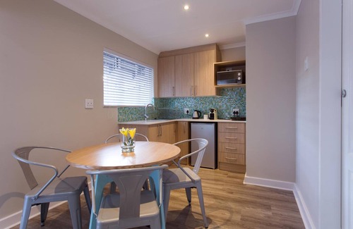Waterkloof Glen Casa | The Aviary