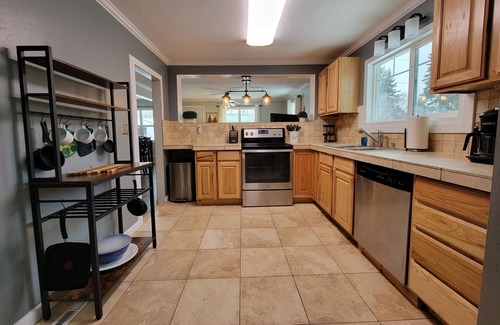 Columbia Falls Casa | THE AVOCADO ABODE ! Glacier National Park DT Columbia Falls Whitefish KIDS FAV!!