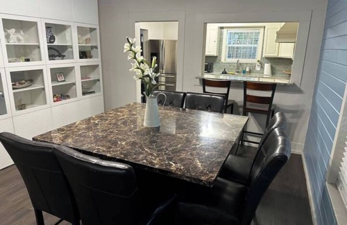 Government Hill Casa | The Azure Charm — Amazing 3BR 2BA Home by the Pearl District & Fort Sam Houston