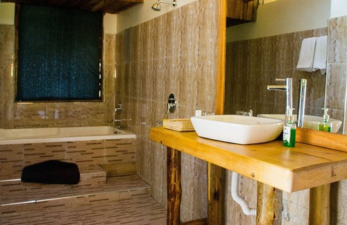 Kichwamba Otro | The Baboon Safari Resort