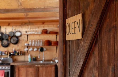 La Fortuna Cabina | The Baja Station - Queen Room