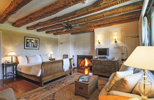 Village of East Hampton Cama Y Desayuno | The Baker House 1650