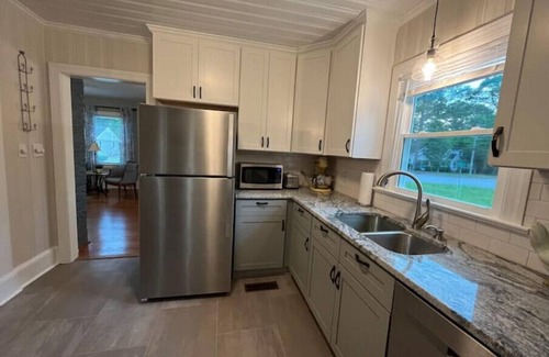 Washington Casa | The Baker House on E. 4th with 2 Living Rooms!