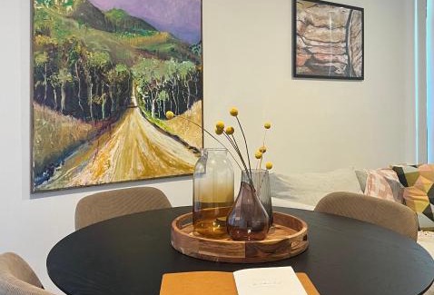 Orange Apartamento | The Baker's Bed - Private 2 King BR Guest Suite