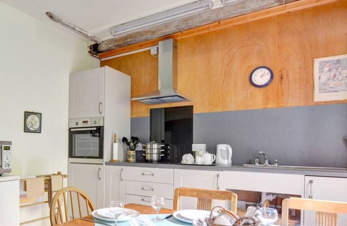 Llanwrtyd Wells Casa | Una casa rústica de piedra, con muebles sencillos pero con todas las comodidades modernas, The Bakery es una calle única.
