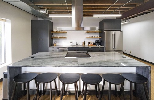 Old Ballard Apartamento | The Ballard Loft | Sleeps 8 | Steps to Shops & Dining