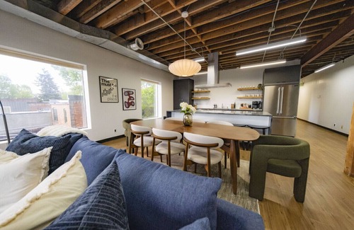 Old Ballard Apartamento | The Ballard Loft | Sleeps 8 | Steps to Shops & Dining