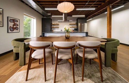 Old Ballard Apartamento | The Ballard Loft | Sleeps 8 | Steps to Shops & Dining