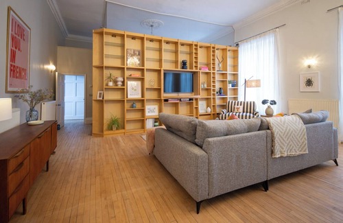 Lichfield Apartamento | The Ballroom. Recently renovated huge 2 Bed, city centre.