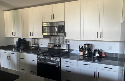 Sandusky Apartamento | The Bam Bam Suite Above Bedrock Tavern