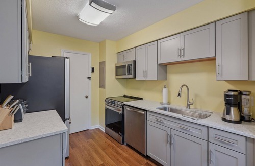 Cary Casa | The Barbary @ Pirates Cove