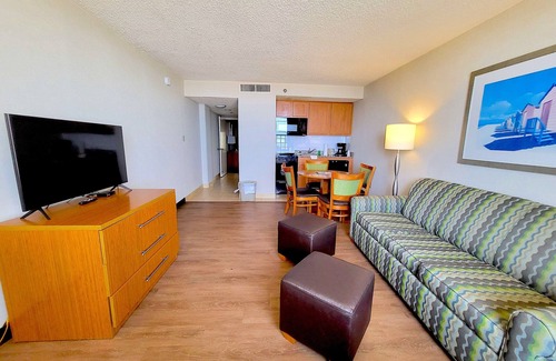 Northeast Virginia Beach Hotel | The Barclay Towers Resort Hotel