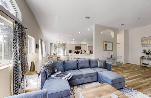 Indian Trails Casa | The Barefoot Bungalow | House in Palm Coast with an enclosed pool & grill