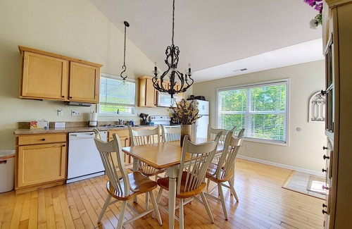 Taylorsville Casa | The Barefoot Cottage 53 - Quítate los zapatos y relájate. Handicap Friendly.