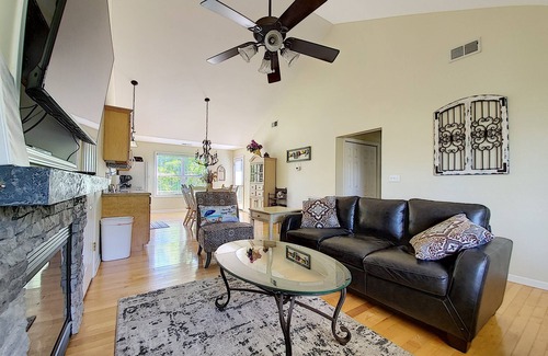 Taylorsville Casa | The Barefoot Cottage 53 - Quítate los zapatos y relájate. Handicap Friendly.