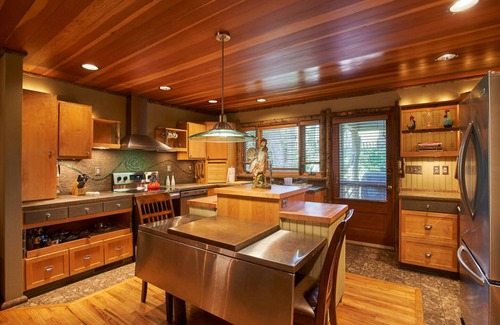 Blowing Rock Cabaña | The Bark Bungalow 2BR/2BA Cottage in Blowing Rock