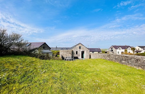 Castlemartin Cabaña | The Barn and Chaffhouse, Rural, Pet Friendly Traditional Welsh Barn Conversion,