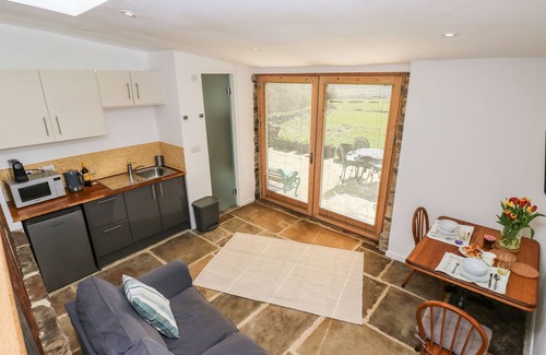 Sowerby Bridge Cabaña | THE BARN AT CROW HILL SHAW FARM, romantic in Sowerby Bridge