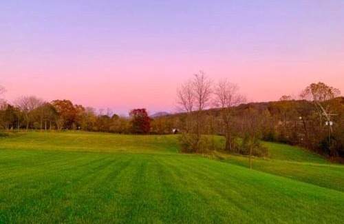 Luray Casa | The Barn at Evermore: riverfront retreat w/hot tub