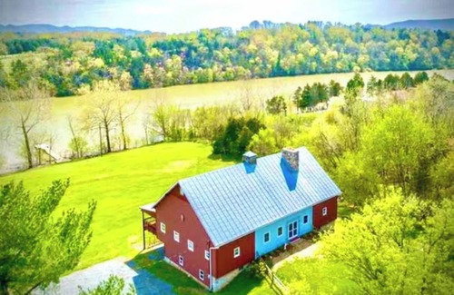 Luray Casa | The Barn at Evermore