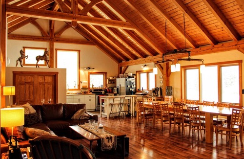 Bragg Creek Casa | "The Barn" en M&M Ranch - Bragg Creek, Alberta, Canadá