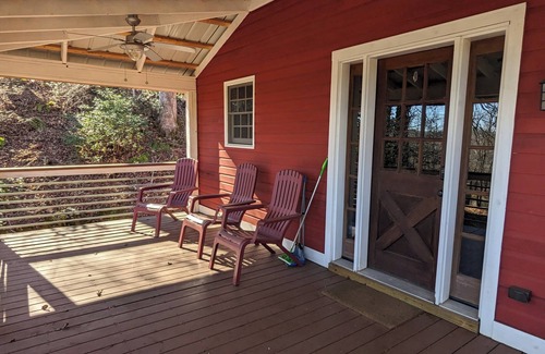 Marion Casa | The Barn at Maple Hill | Cozy Mountain Retreat