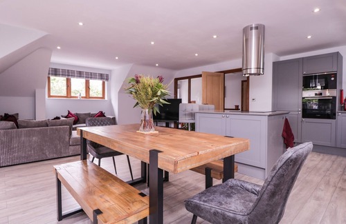 Maidstone Cabaña | THE BARN AT MULBERRY LODGE, family friendly, with a garden in Langley