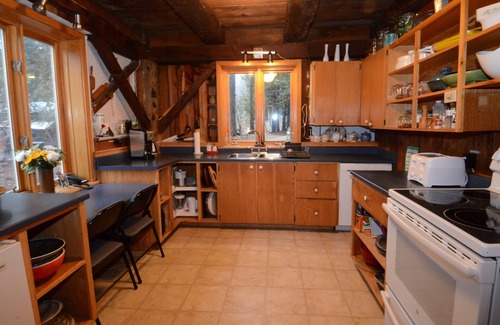La Peche Casa | The Barn: un lugar de reunión, 80 acres que bordean el parque Gatineau