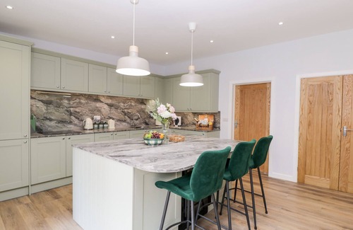 Lytchett Matravers Cabaña | THE BARN, family friendly, with hot tub in Lytchett Matravers