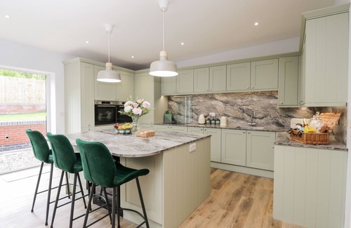 Lytchett Matravers Cabaña | THE BARN, family friendly, with hot tub in Lytchett Matravers