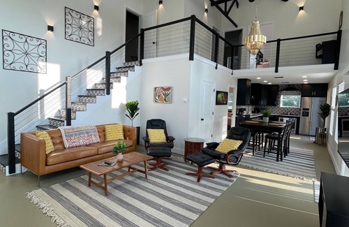 Milford Casa | The Barn Loft at Catawba Farm - 30 min from the Ark Encounter