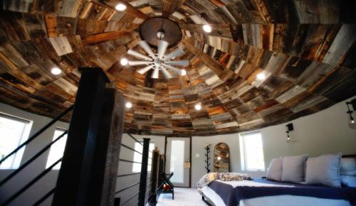 Glendale Casa | The Barn Silo At Goose Lake Lane