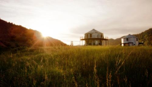 Glendale Casa | The Barn Silo At Goose Lake Lane