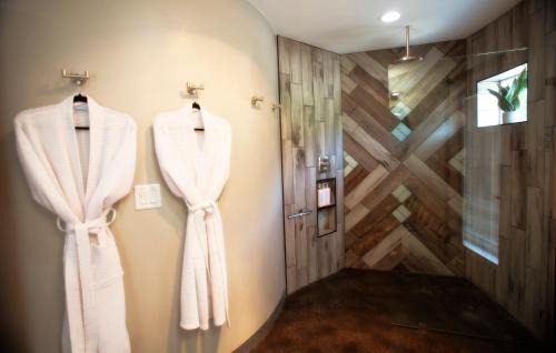Glendale Casa | The Barn Silo At Goose Lake Lane