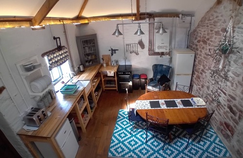 Pembroke Casa | The Barn, Square Island nr Pembroke. Peaceful and pet friendly.