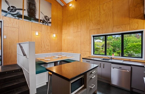 Waihi Casa | The Barn - Waihi Holiday Home