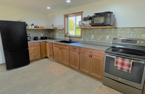 Butternut Cabina | The Barndominium | 5 Bed, 2 Bath