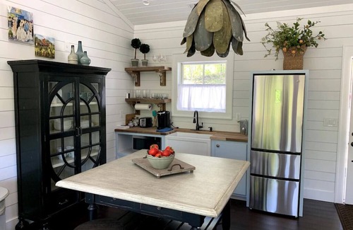 Scaly Mountain Cabaña | The Barrel Room Cottage - Mountain Vineyard Getaway