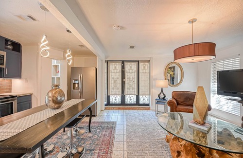 Garden Oaks Casa | The Barry 2BR 2BA House in the Heart of Oak Forest