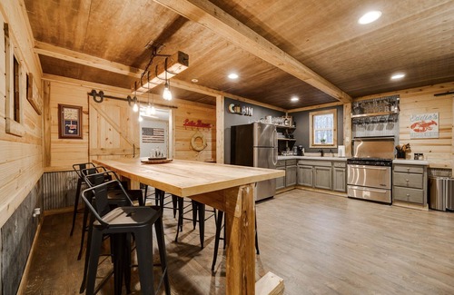 Bismarck Casa | The Base Cabin 🌟 Hot Tub 🌟 Walking Distance to Lake Degray