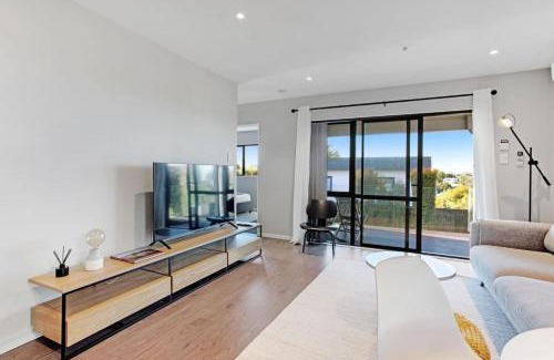 Hillcrest Casa | The Base Guest Suite with Wi-Fi and Deck