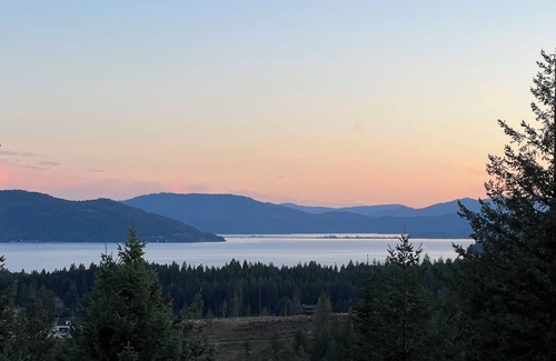 Sandpoint Casa | The Basking Moose - Idaho Club luxury minutes to Schweitzer & Sandpoint - HOTTUB