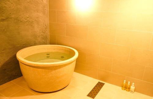 Obuse Casa | The Bath & Bed Obuse - Vacation STAY 15924