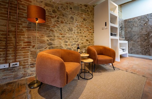 Bivio Lugnano Cama Y Desayuno | The Bathroom is Integrated Into the Bedroom