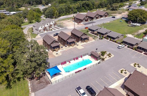 Lampe Casa | The Baxter Boat House 4 Bedroom Home