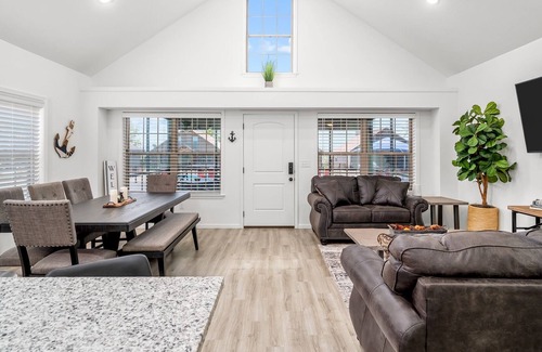 Lampe Casa | The Baxter Boat House 4 Bedroom Home