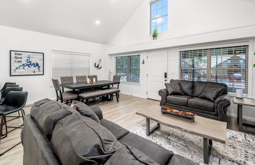 Lampe Casa | The Baxter Boat House 4 Bedroom Home