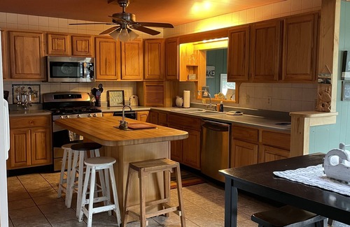 Ludington Cabaña | The Bay Cottage has wonderful views of Hamlin lake from its deck 50’ from lake